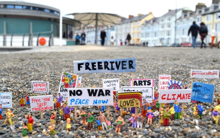 stuarthampton-protest-pace-no-guerra